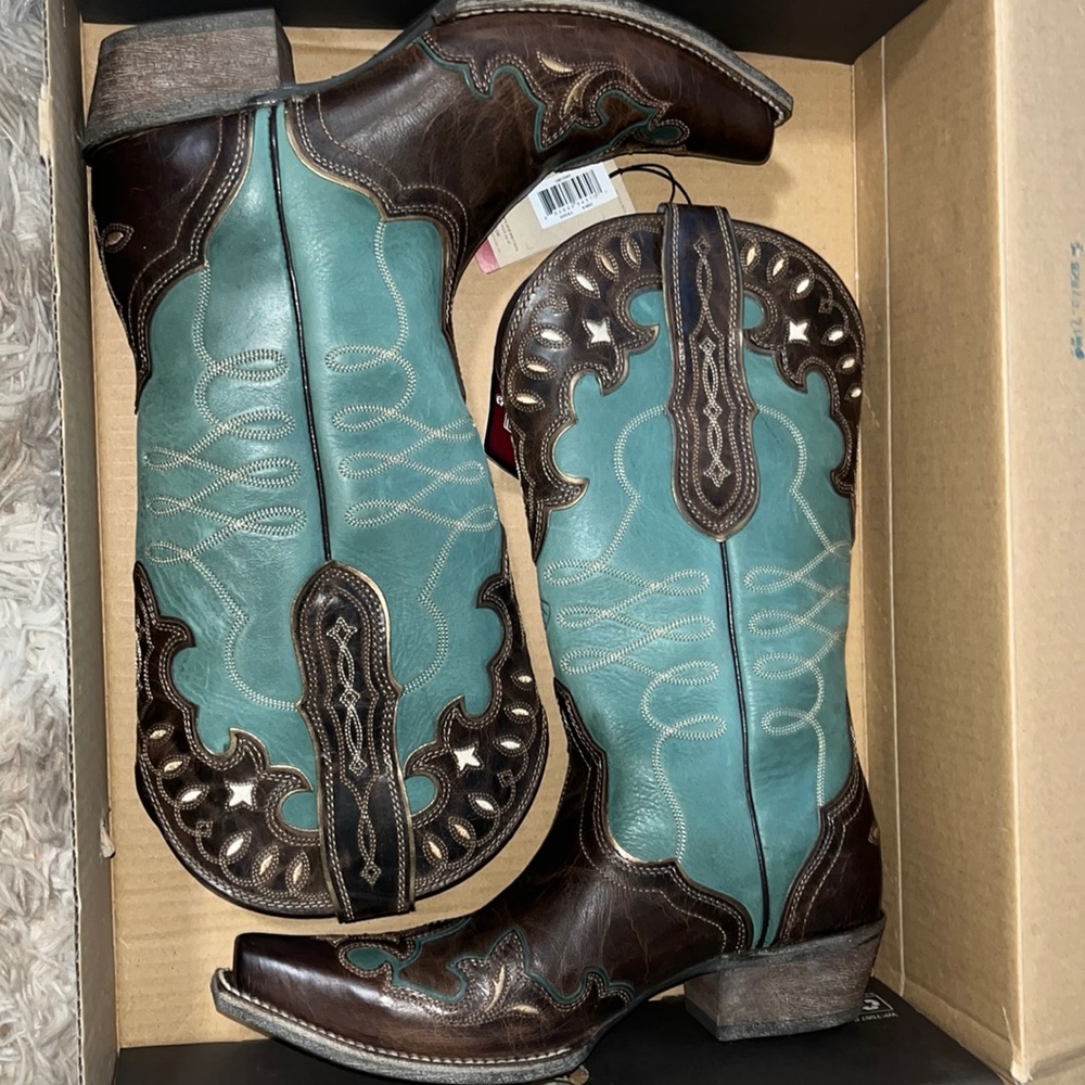 Brand new Ariat boots